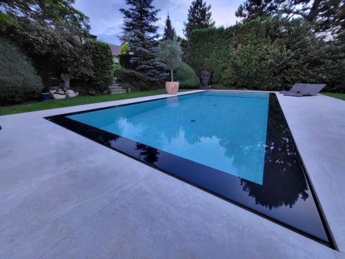 Piscine à débordement